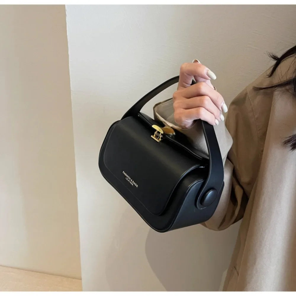 Barrel handbag side view | ORLEVE
