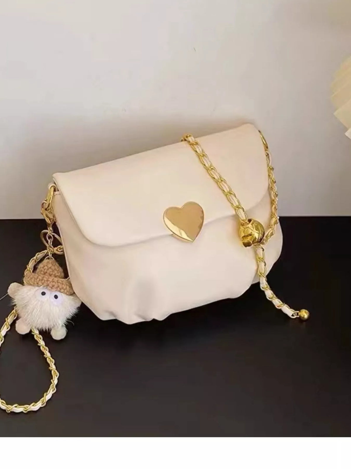 Heart buckle chain crossbody bag product image | Orleve
