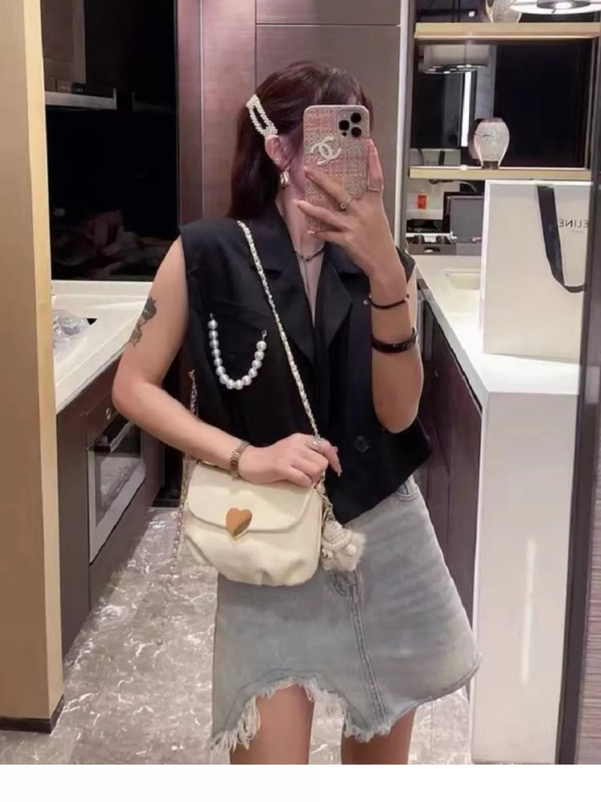Heart buckle chain crossbody bag product image | Orleve