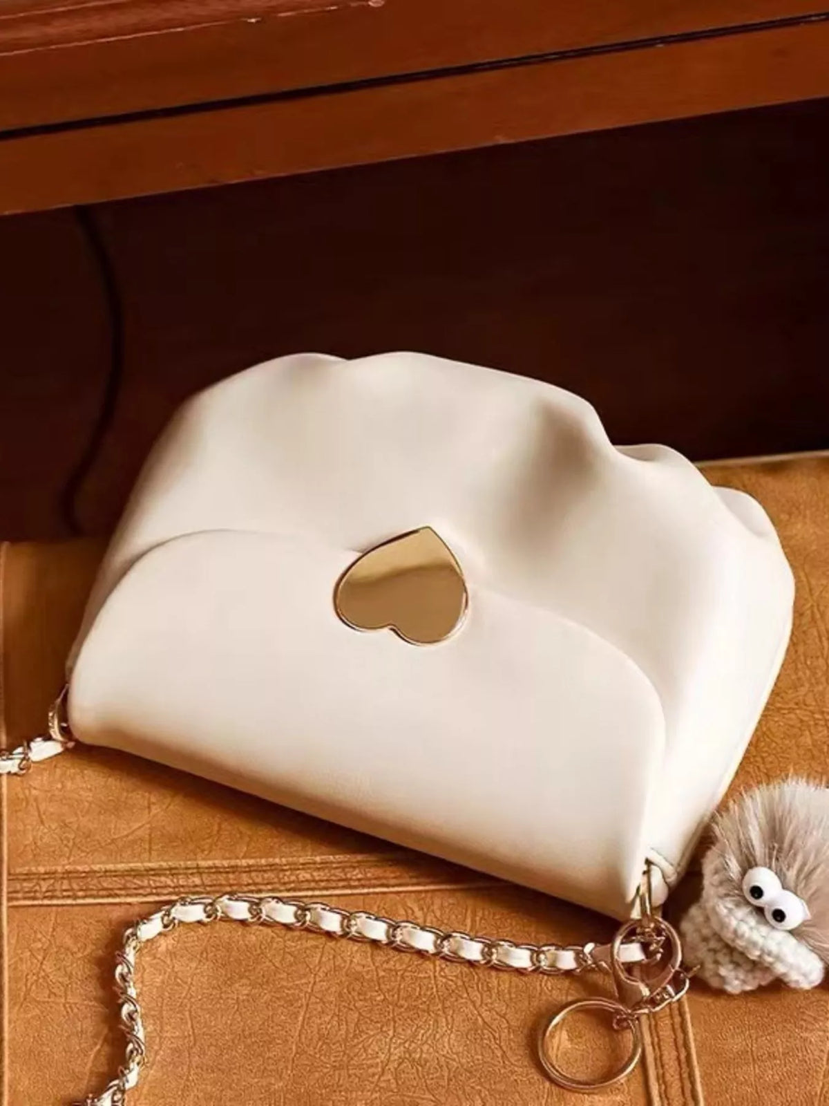 Heart buckle chain crossbody bag product image | Orleve