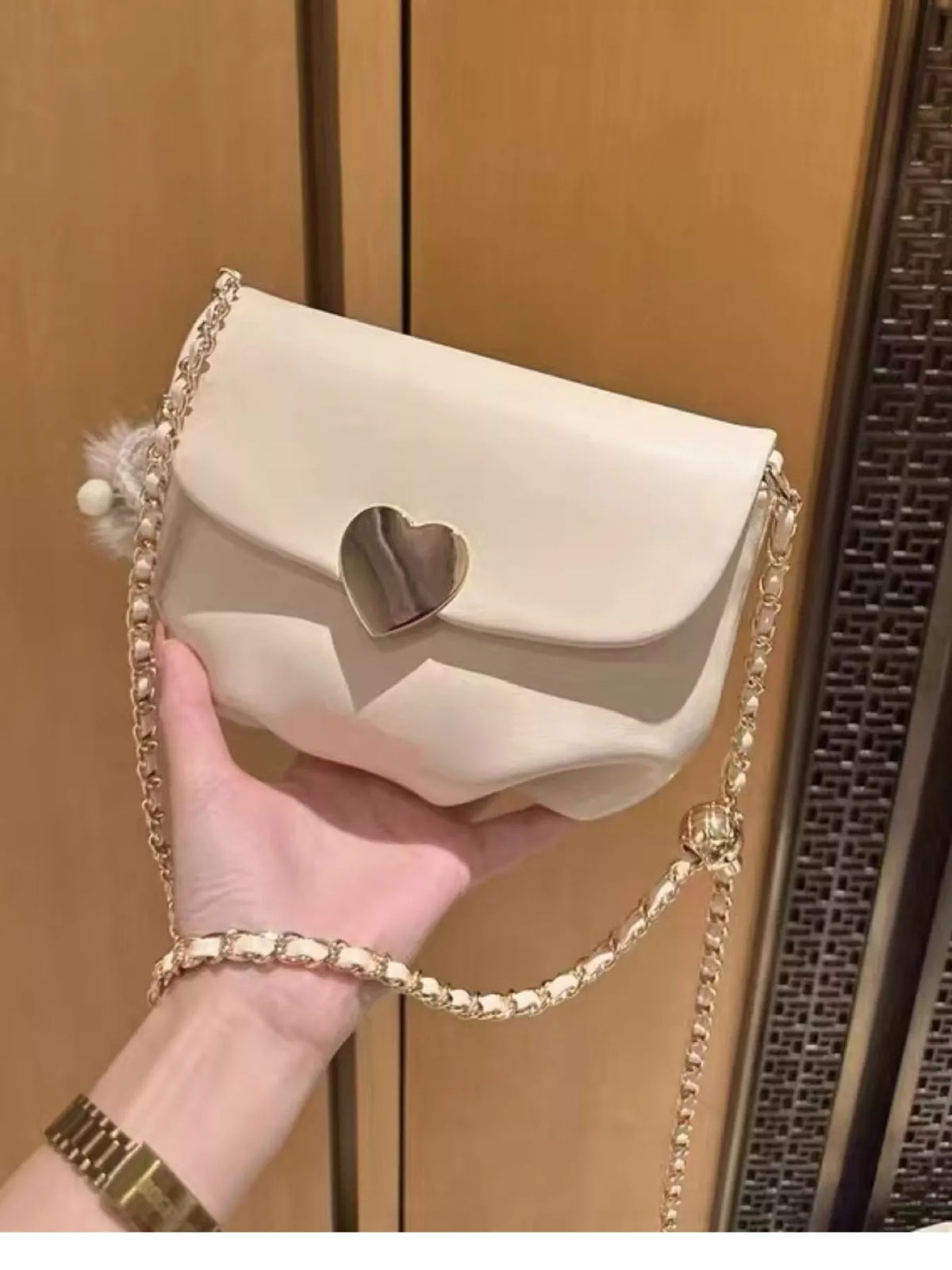 Heart buckle chain crossbody bag product image | Orleve