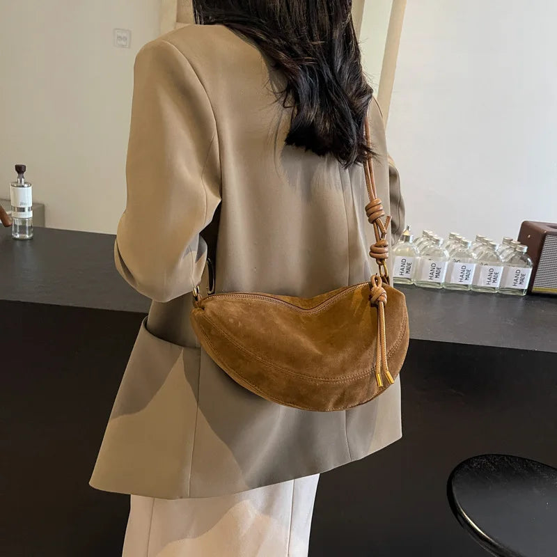 Minimal flap shoulder bag back view | ORLEVE