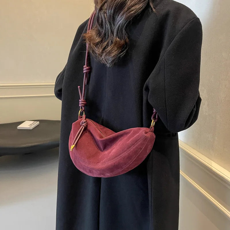 Minimal flap shoulder bag close view | ORLEVE