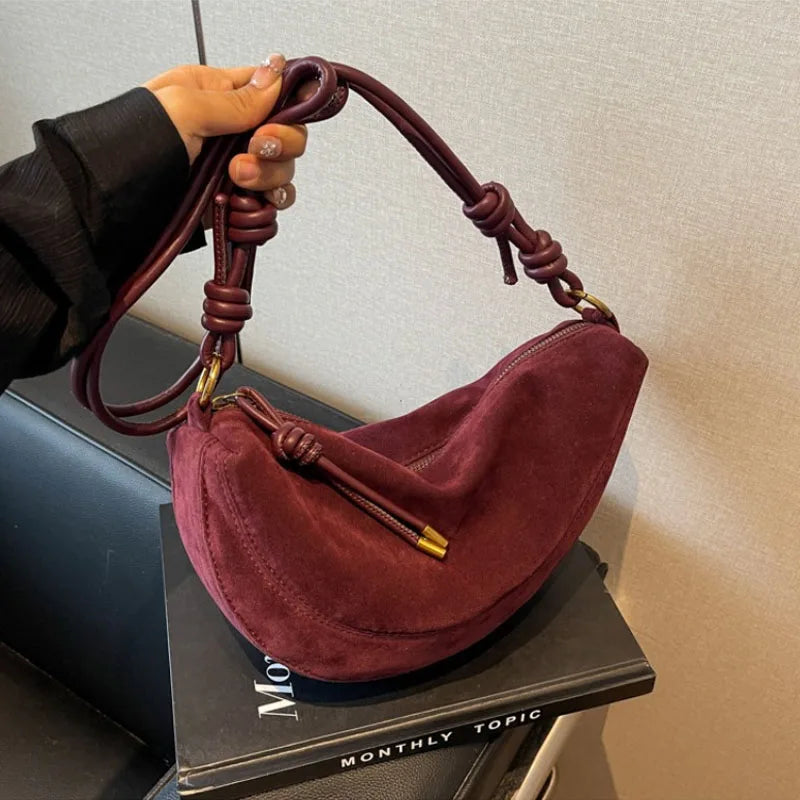 Minimal flap shoulder bag side view | ORLEVE