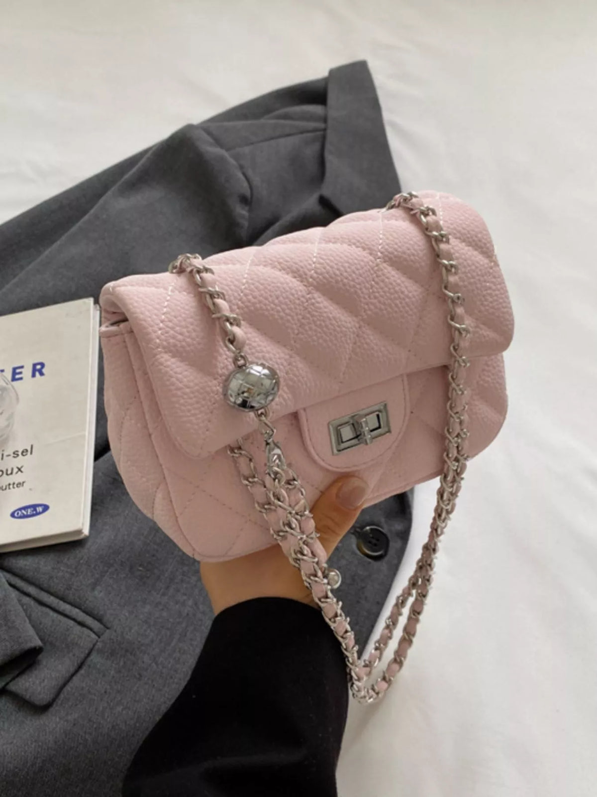 Quilted chain crossbody bag product image | Orleve