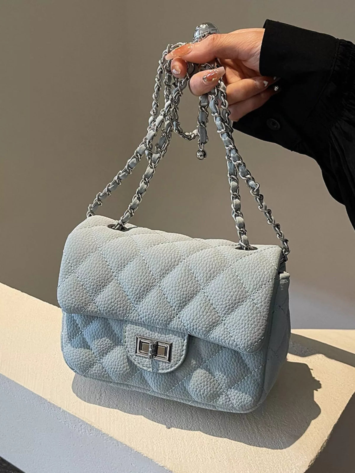 Quilted chain crossbody bag product image | Orleve