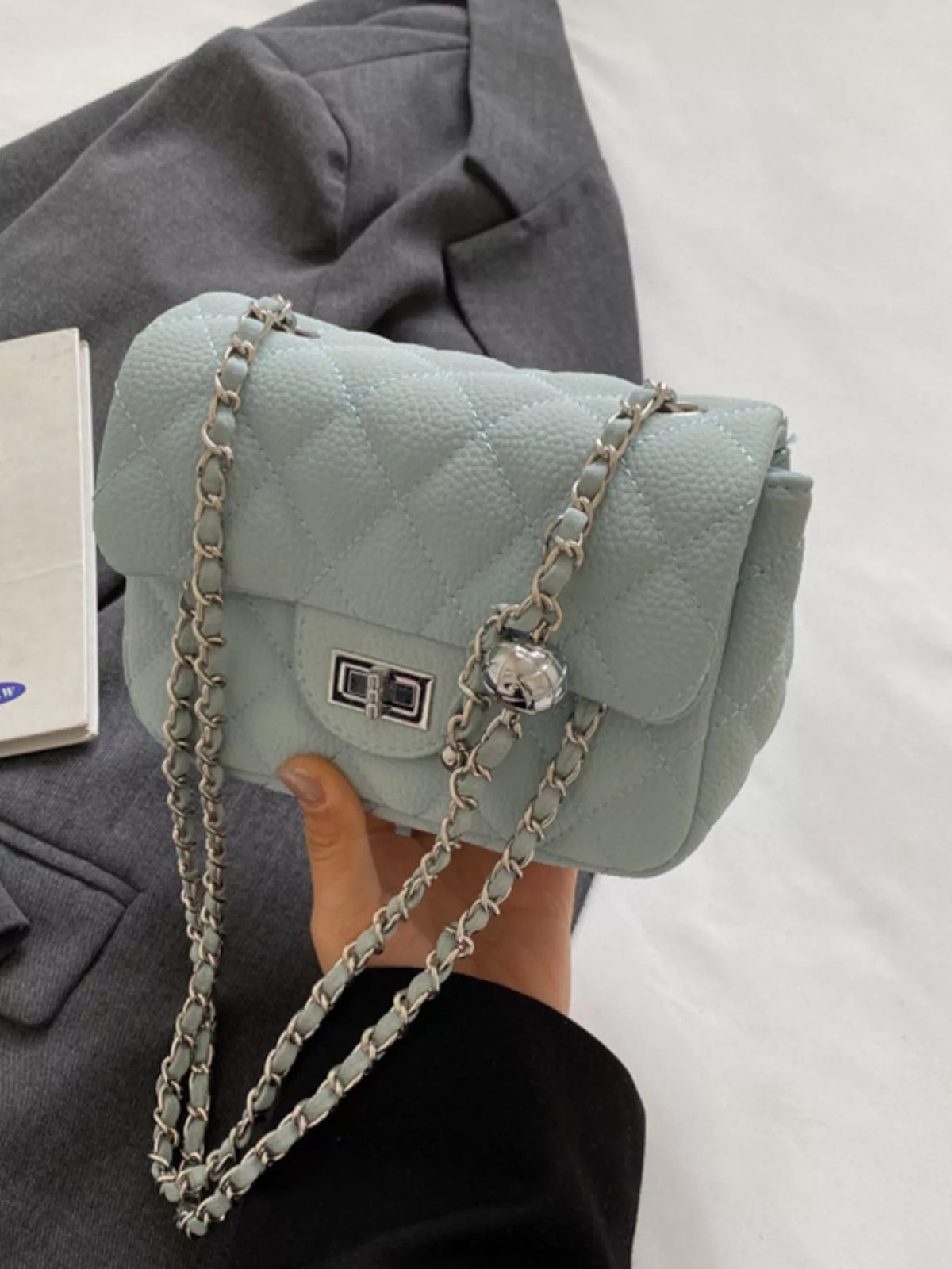 Quilted chain crossbody bag product image | Orleve