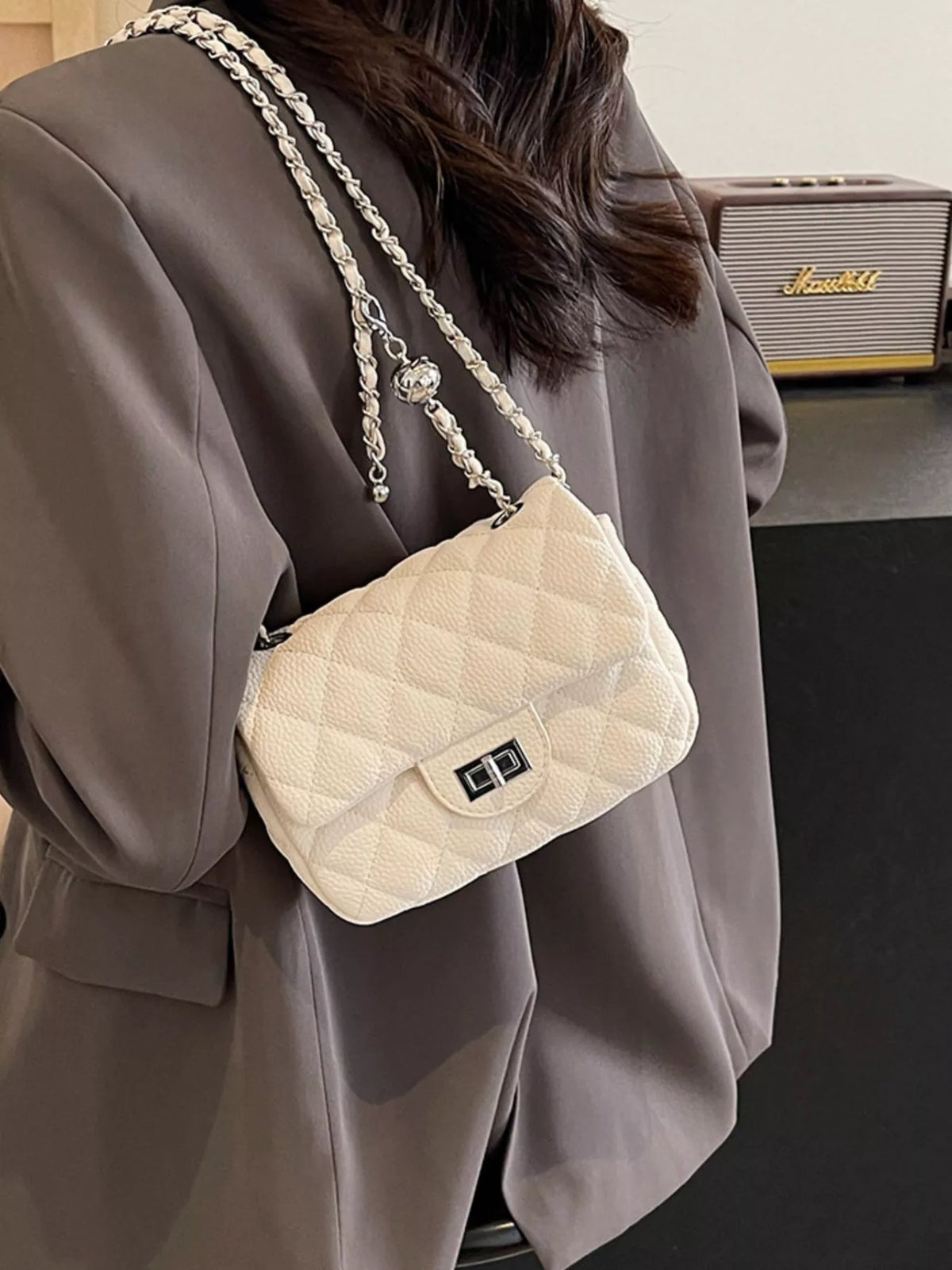 Quilted chain crossbody bag product image | Orleve
