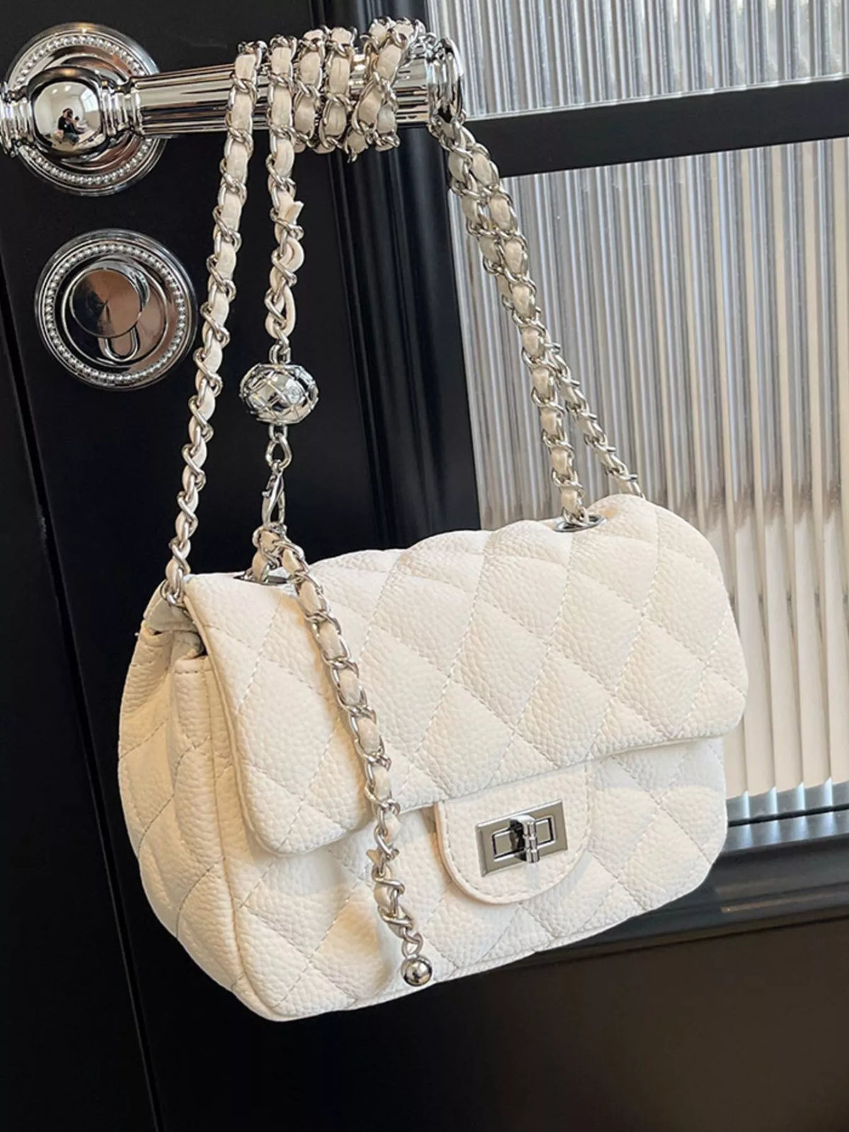 Quilted chain crossbody bag product image | Orleve