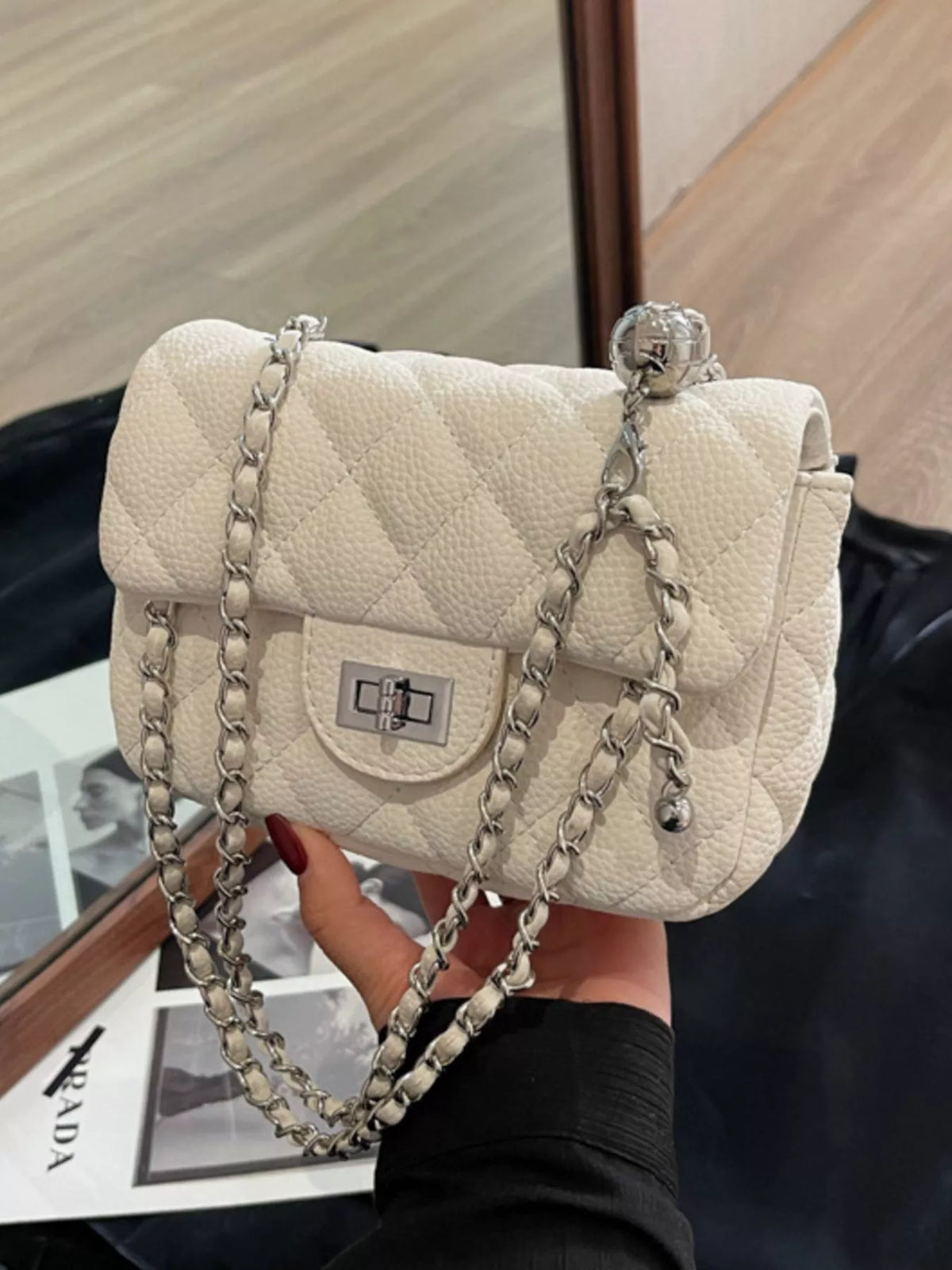 Quilted chain crossbody bag product image | Orleve