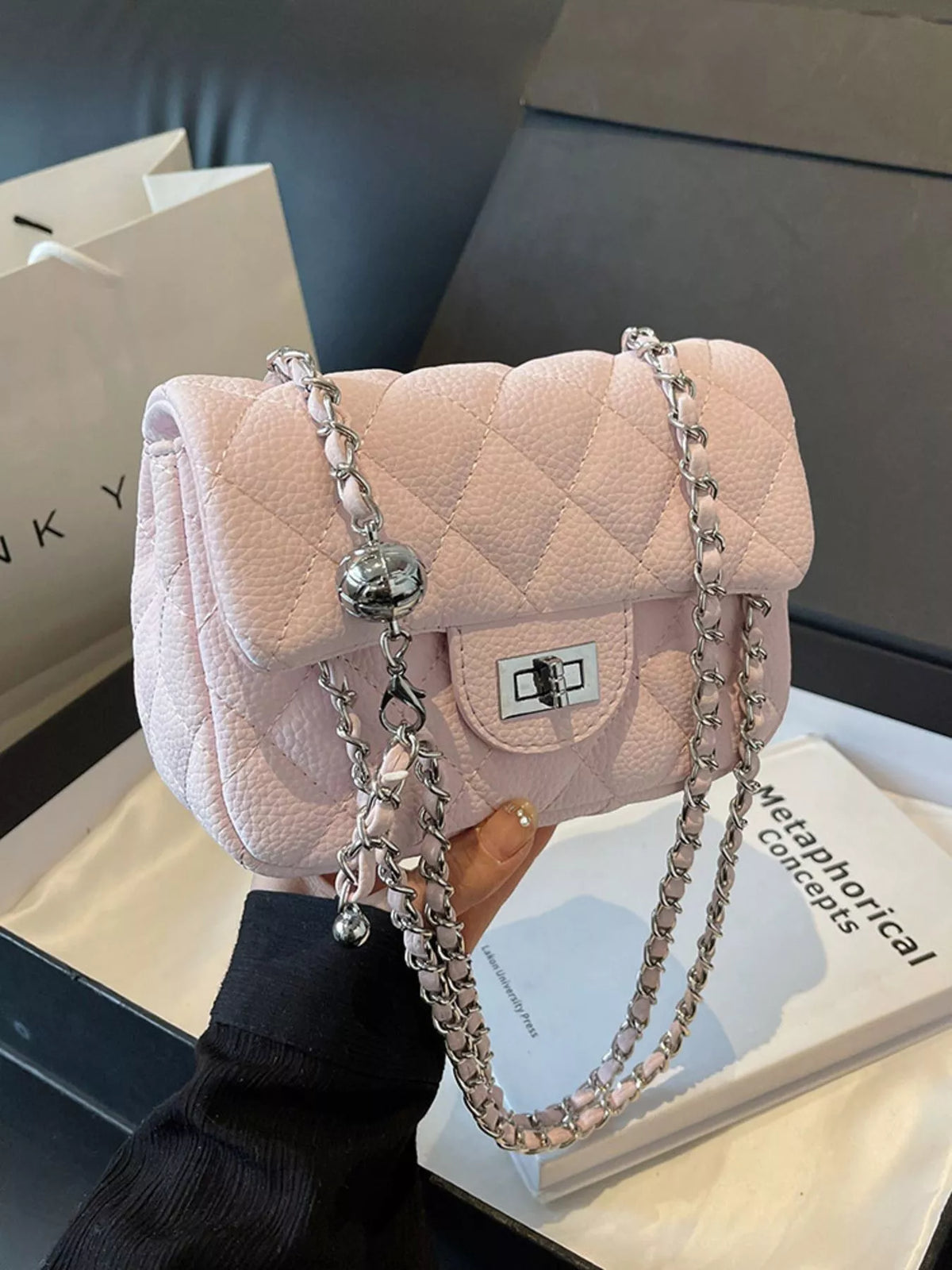 Quilted chain crossbody bag product image | Orleve