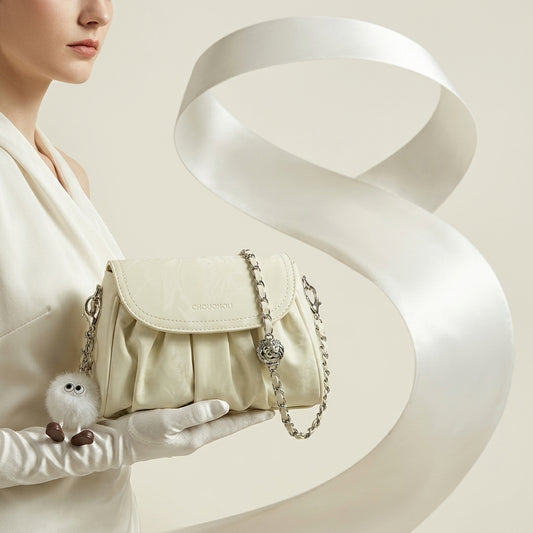 Ruched chain shoulder bag front view | Orleve